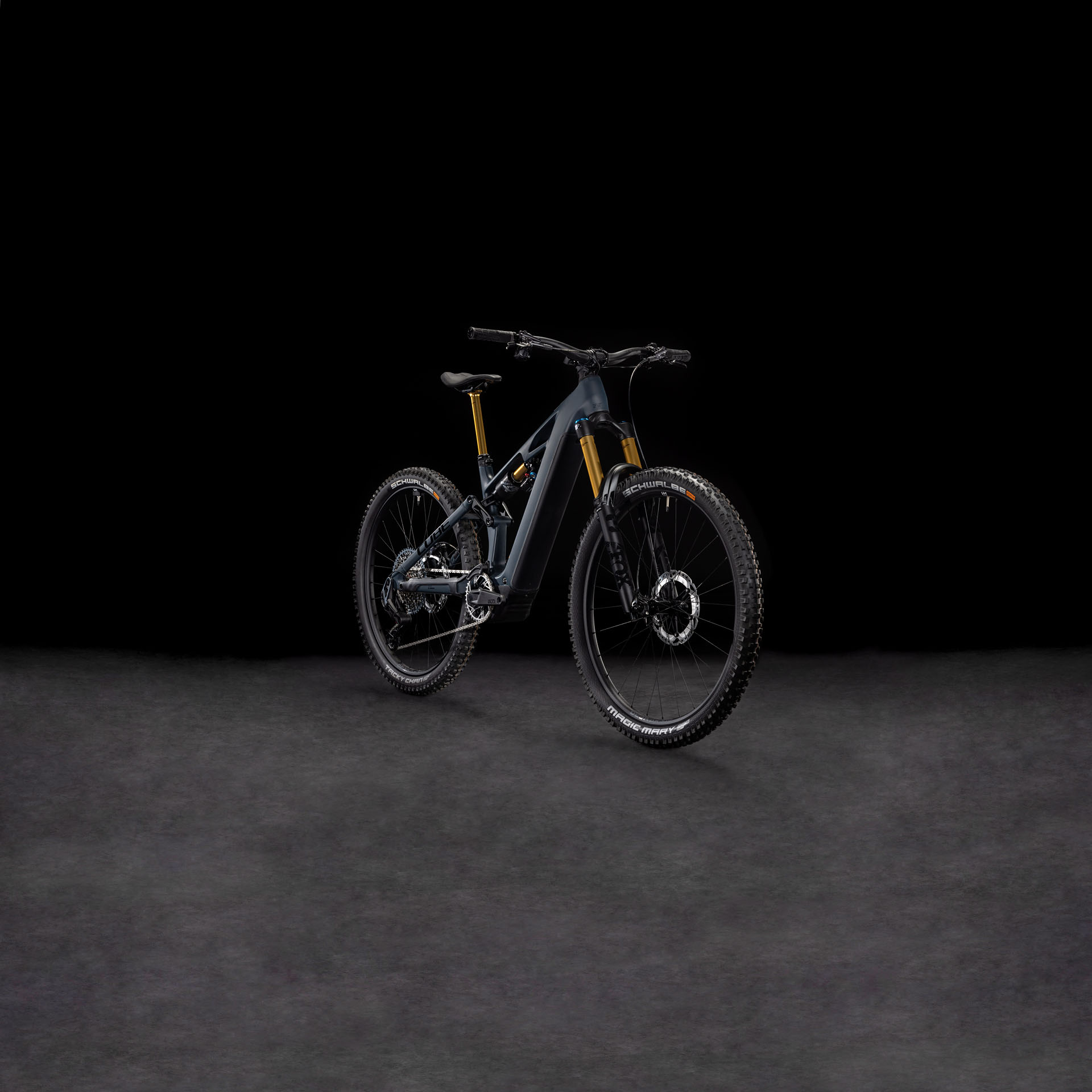 Cube Stereo Hybrid ONE77 HPC AT 800 carbon´n´gold 